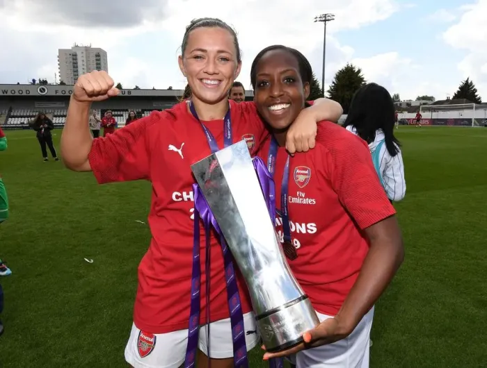 Framed Print : Arsenal Women Celebrate WSL Title with McCabe and Carter Framed Print : Arsenal Women Celebrate WSL Title with McCabe and Carter