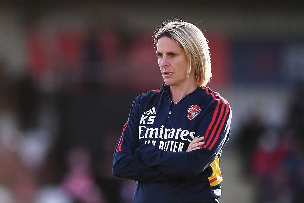 Arsenal Women: Coach Kelly Smith Guides Team Through Pre-Match Warm-Up vs Leicester City