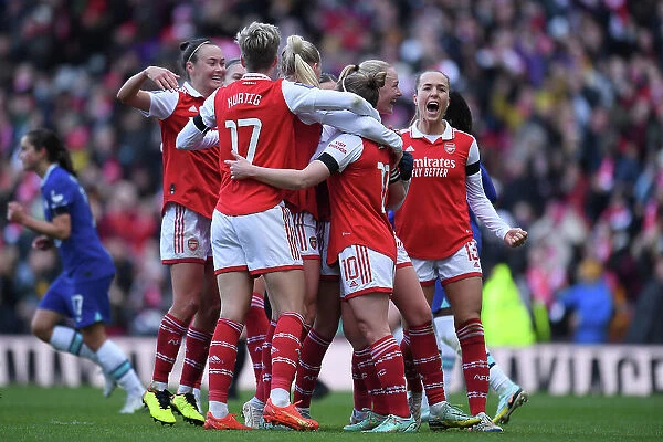 Arsenal Women Take Early Lead: Kim Little Scores Stunning Goal vs. Chelsea in FA WSL