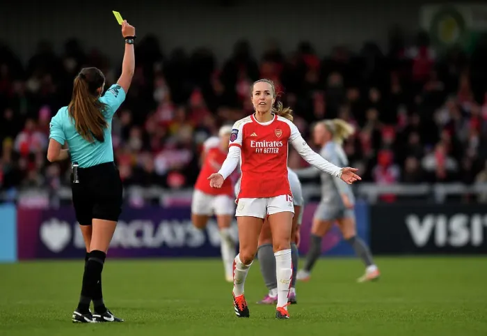 Framed Print : Arsenal Women Take on Everton Women in Barclays Super League Clash at Meadow Park