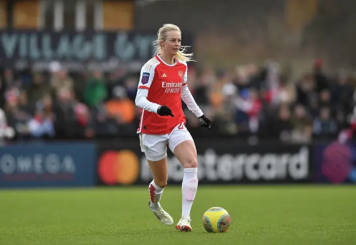 Framed Print : Arsenal Women Take on Everton Women in Barclays Super League Match at Meadow Park (2023-24)