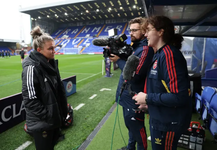 Framed Print : Arsenal Women Face Liverpool in FA Womens Super League Clash
