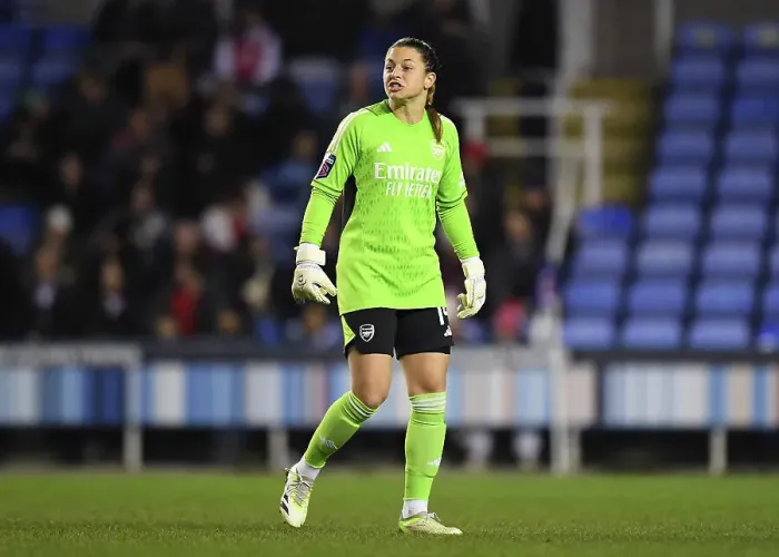 Framed Print : Arsenal Women Face Off Against Reading in Conti Cup Clash