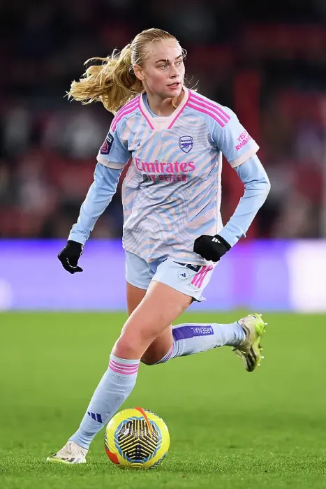 Framed Print : Arsenal Women Face Southampton in Conti Cup Showdown at St. Mary's Stadium (November 2023) Framed Print : Arsenal Women Face Southampton in Conti Cup Showdown at St. Mary's Stadium (November 2023)
