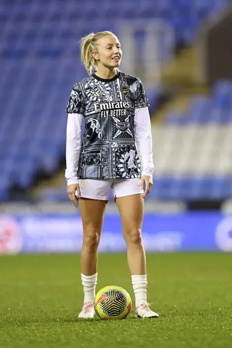 Framed Print : Arsenal Women Gear Up for Conti Cup Showdown Against Reading