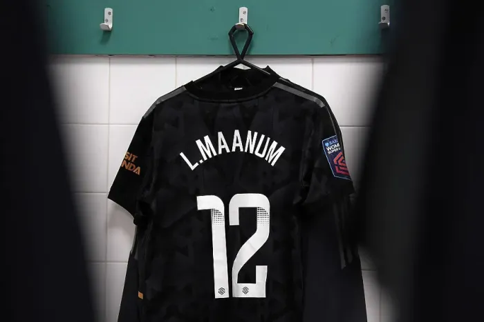 Framed Print : Arsenal Women Gear Up for FA Women's Super League Showdown Against Everton