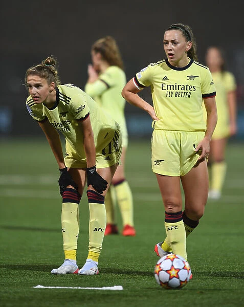 Arsenal Women Take on HB Koge in UEFA Champions League Clash: Miedema and McCabe Lead the Way
