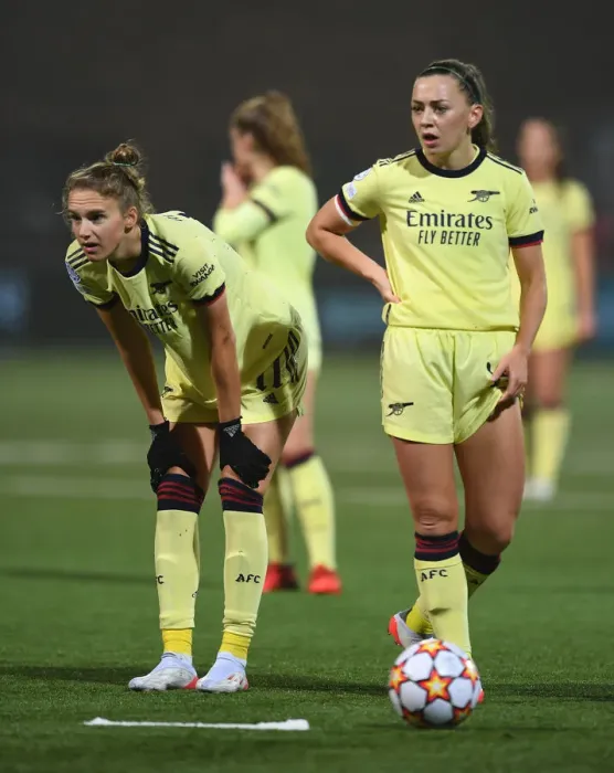 Framed Print : Arsenal Women Take on HB Koge in UEFA Champions League Clash: Miedema and McCabe Lead the Way