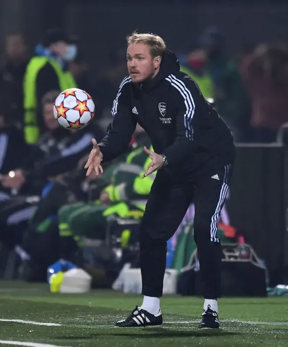 Framed Print : Arsenal Women Take on HB Koge in UEFA Champions League: Jonas Eidevall Leads the Way