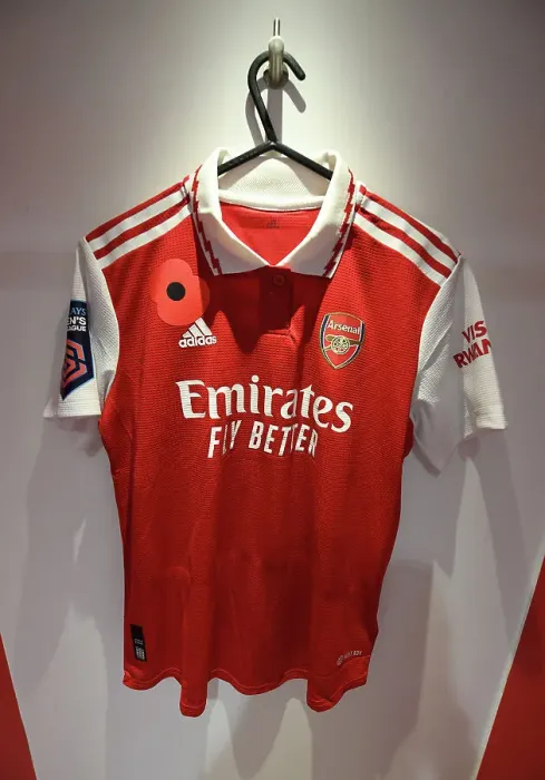Framed Print : Arsenal Women Honor Remembrance Day with Poppy Shirts vs. Manchester United (FA Women's Super League)