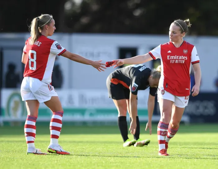 Framed Print : Arsenal Women: Kim Little Passes Captain's Armband to Jordan Nobbs vs Everton Women (2021-22)