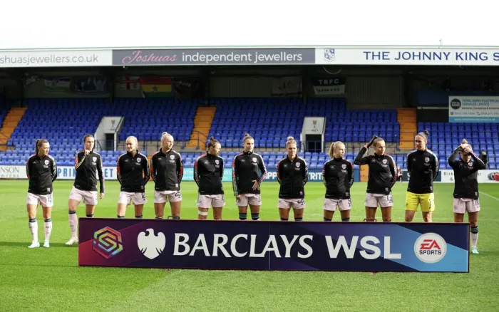 Framed Print : Arsenal Women Take on Liverpool in FA Womens Super League Showdown