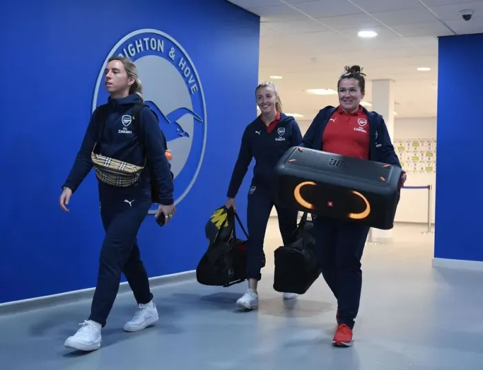 Framed Print : Arsenal Women: Nobbs, Williamson, Mitchell Prepare for Brighton Clash