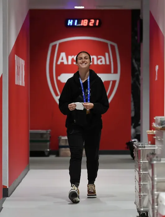 Framed Print : Arsenal Women: Pre-Match Focus in the Changing Room before UEFA Champions League Clash against FC Zurich