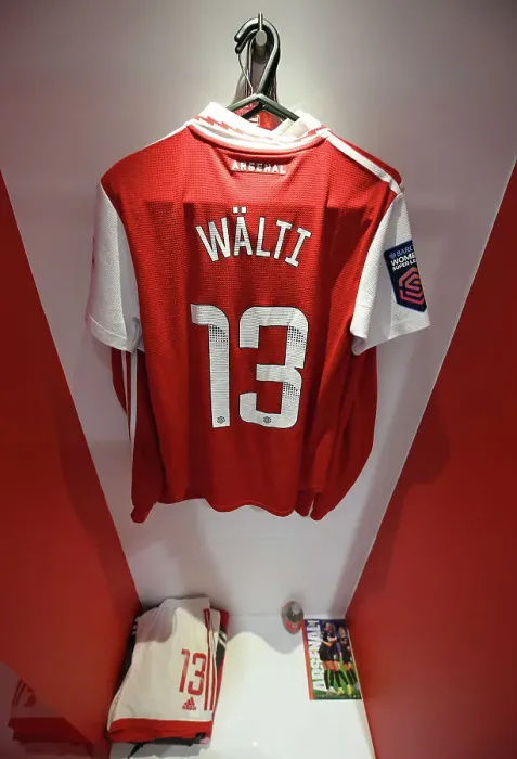 Framed Print : Arsenal Women: Pre-Match Focus at Emirates Stadium vs Manchester United (2022-23)