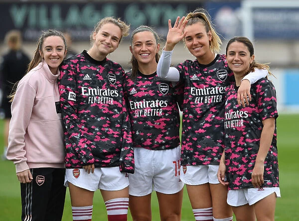 Arsenal Women: Pre-Match Huddle Against Aston Villa Women in Empty Meadow Park (2020-21)