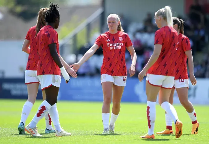 Framed Print : Arsenal Women: Pre-Match Huddle at Meadow Park Before Taking on Aston Villa