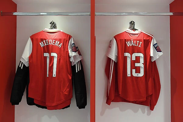 Arsenal Women: Pre-Match Preparation in the Emirates Changing Room Ahead of Manchester United Clash (2022-23)