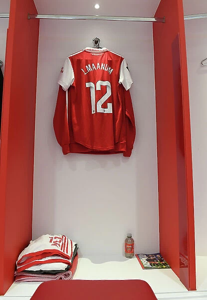 Arsenal Women: Pre-Match Preparation in the Emirates Changing Room Before Clash with Manchester United (2022-23)