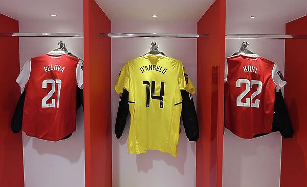 Arsenal Women: Pre-Match Preparation in the Emirates Changing Room Ahead of Clash with Chelsea (FA Women's Super League, 2022-23)