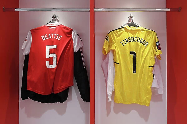Arsenal Women Prepare for Battle: Arsenal FC vs Chelsea FC, Barclays Women's Super League, Emirates Stadium