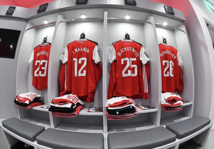 Framed Print : Arsenal Women Prepare for Battle: Arsenal v Everton FC, FA Women's Super League, Meadow Park, December 2022