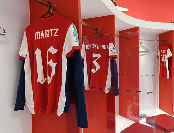 Arsenal Women Prepare for Champions League Battle against VfL Wolfsburg: The Changing Room Scene