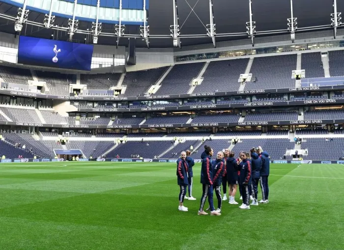 Framed Print : Arsenal Women Prepare for FA WSL Clash Against Tottenham Hotspur