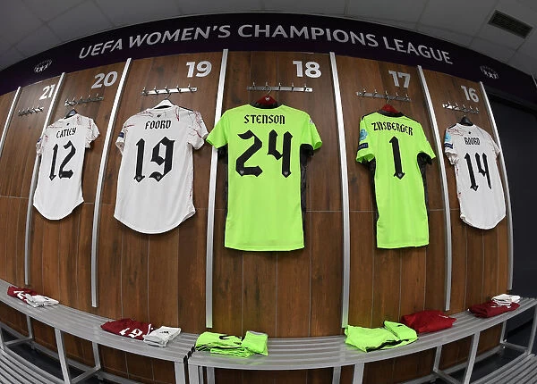 Arsenal Women Prepare for Paris Saint-Germain in UEFA Champions League Quarterfinal