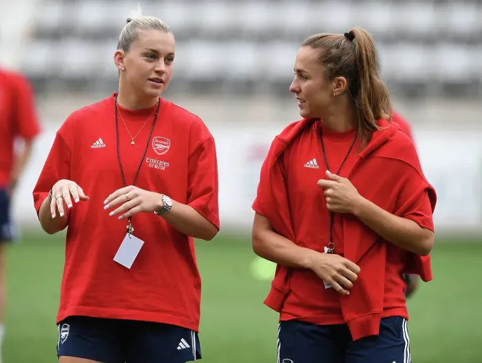 Framed Print : Arsenal Women Prepare for UEFA Champions League Battle Against Linkopings FC in Sweden