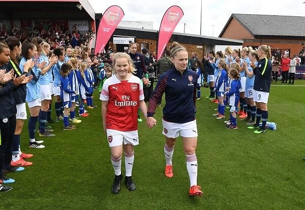 Arsenal Women Receive Guard of Honor from Manchester City Ahead of WSL Match