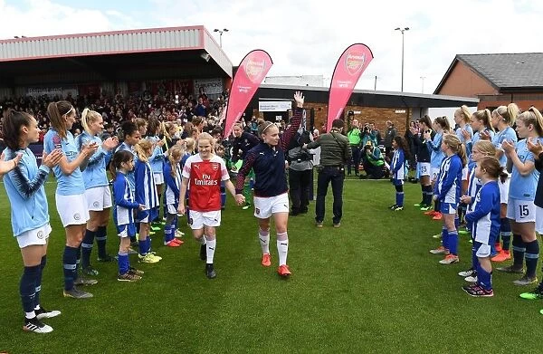 Arsenal Women Receive Guard of Honor from Manchester City Women Before WSL Match