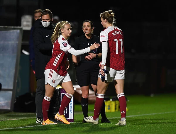 Arsenal Women Substitute Beth Mead Replaces Vivianne Miedema Against Tottenham Hotspur in Empty Meadow Park