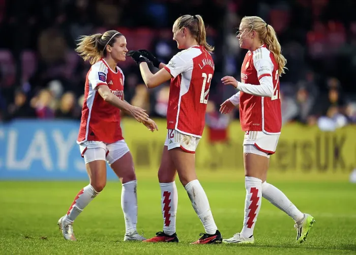 Framed Print : Arsenal Women Triumph Over Brighton & Hove Albion in Barclays Super League Match: Frida Maanum Scores Brace