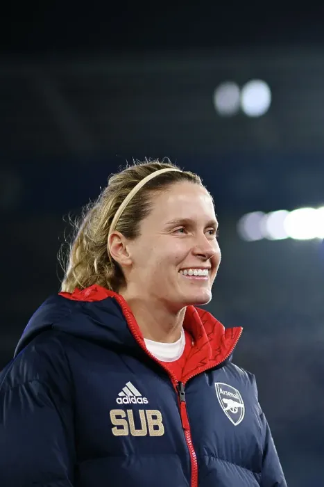 Framed Print : Arsenal Women Triumph at Leicester City: Cloe Lacasse's Smile Speaks Volumes