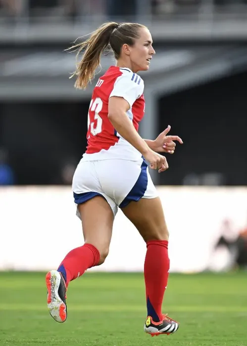 Framed Print : Arsenal Women v Chelsea Women: Pre Season Friendly Framed Print : Arsenal Women v Chelsea Women: Pre Season Friendly
