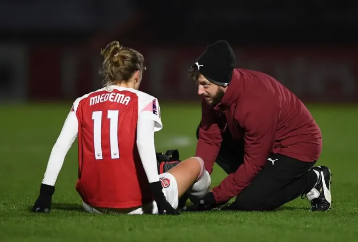 Framed Print : Arsenal Women: Vivianne Miedema Receives Treatment from Physio Sam Blanchard during FA WSL Continental Tyres Cup Match