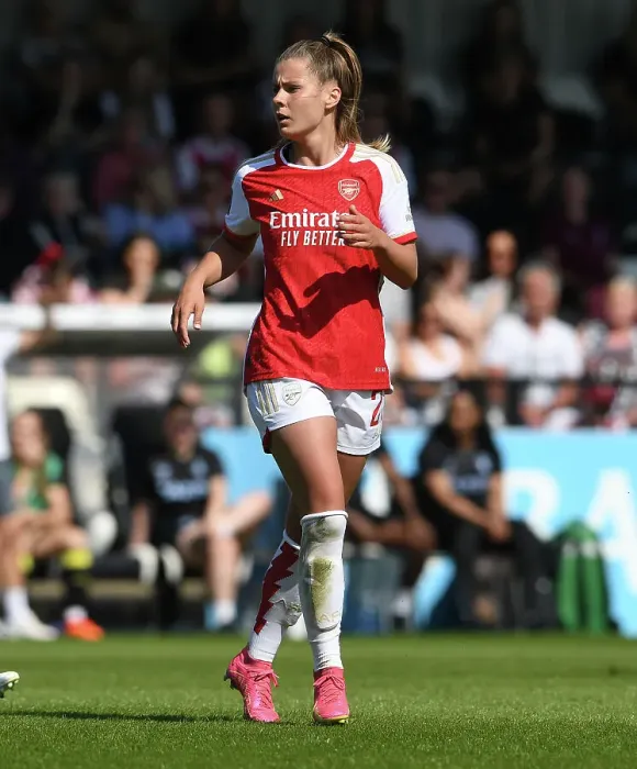 Framed Print : Arsenal Women vs Aston Villa: 2022-23 FA Women's Super League Showdown at Meadow Park