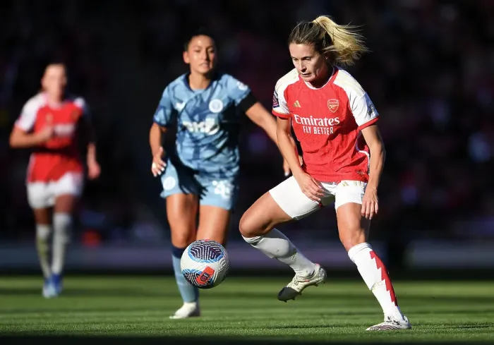 Framed Print : Arsenal Women vs Aston Villa: Barclays Super League Showdown at Emirates Stadium (2023-24)