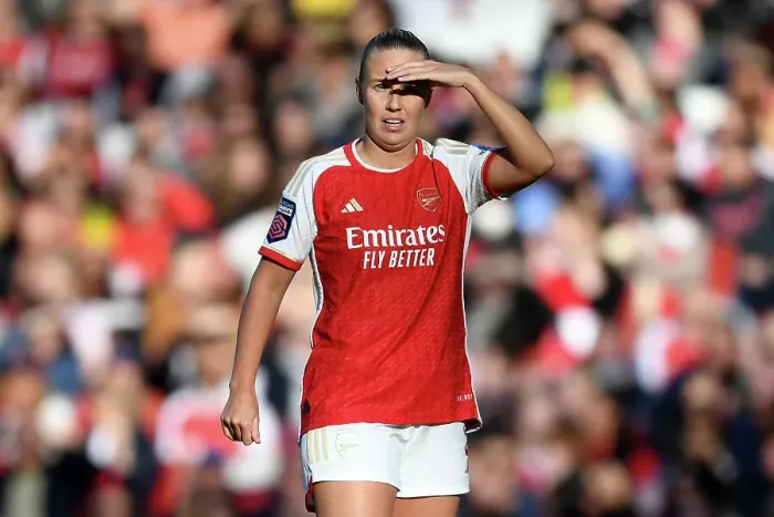 Framed Print : Arsenal Women vs Aston Villa: Beth Mead's Intense Focus at Emirates Stadium (2023-24)