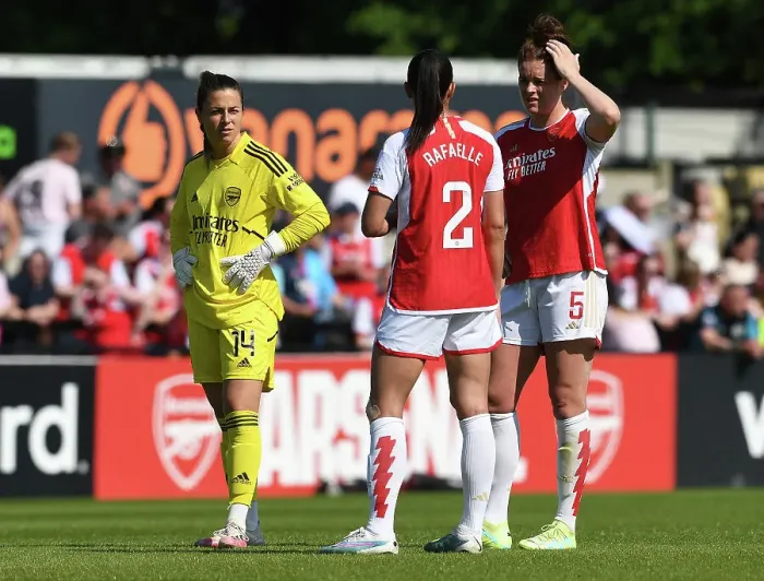 Framed Print : Arsenal Women vs Aston Villa: FA Women's Super League Showdown at Meadow Park