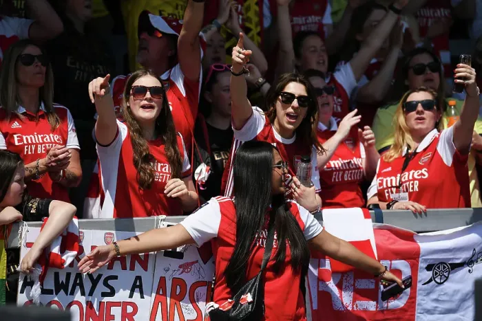 Framed Print : Arsenal Women vs Aston Villa: FA Women's Super League Showdown at Meadow Park