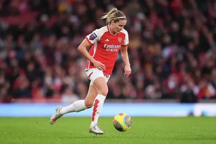 Framed Print : Arsenal Women vs Chelsea Women: Barclays Super League Clash at Emirates Stadium (2023-24)