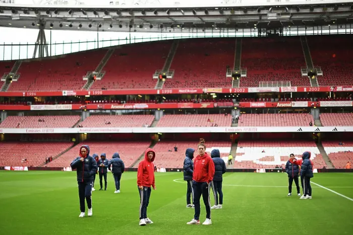 Framed Print : Arsenal Women vs Chelsea Women: Barclays Super League Clash at Emirates Stadium (2023-24)
