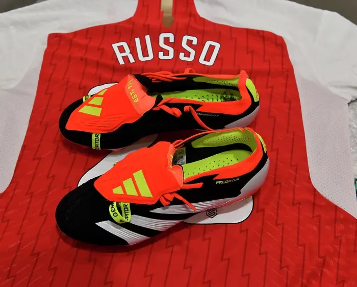 Framed Print : Arsenal Women vs Everton Women: Alessia Russo Debuts New Adidas Boots in Barclays WSL Match