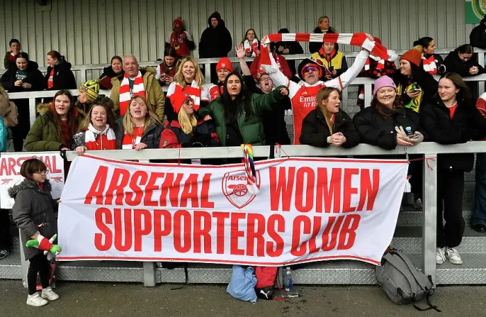 Framed Print : Arsenal Women vs Everton Women: Barclays Super League Clash at Meadow Park (2023-24)