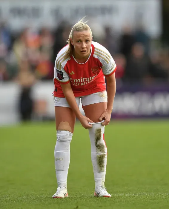 Framed Print : Arsenal Women vs Everton Women: Barclays Super League Clash at Meadow Park