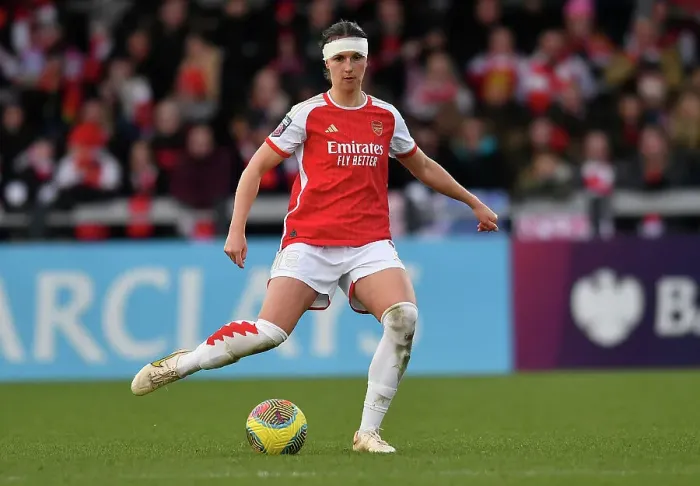 Framed Print : Arsenal Women vs Everton Women: Barclays Super League Showdown at Meadow Park (2023-24)