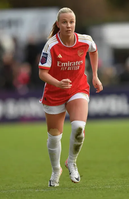 Framed Print : Arsenal Women vs Everton Women: Barclays Super League Showdown at Meadow Park
