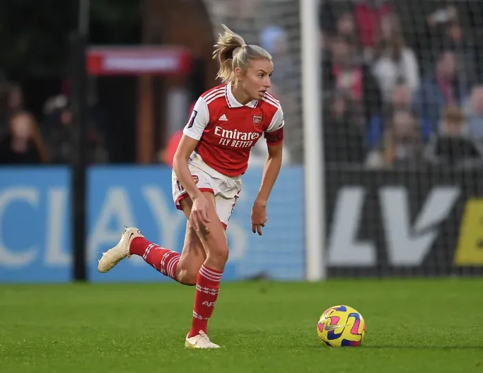 Framed Print : Arsenal Women vs Everton Women: Leah Williamson in Action at the FA Women's Super League Match, December 2022 Framed Print : Arsenal Women vs Everton Women: Leah Williamson in Action at the FA Women's Super League Match, December 2022